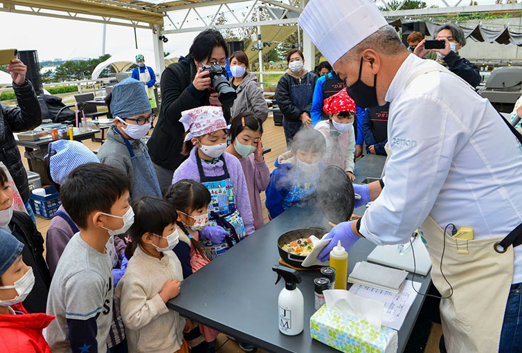 Chance for parents and children to learn about marine resources while cooking ASC-certified fish